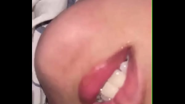 Tante Kesepian Minta Dipijat Sampai Merintih, Badannya Pegel Dan Panas