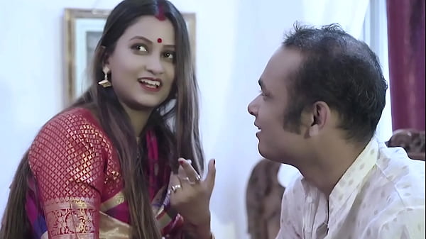 Pasangan India Nikah Mesra, Ranjang Bergetar Dengan Desahan Hindi