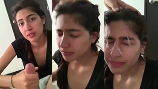 Bercucuran Di Wajah Pacar Seksi