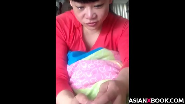 Gadis Asia Mahir Merangsang Dengan Sentuhan Tangan Yang Menggairahkan