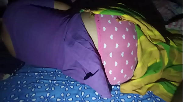 Desi Bhabi Dalam Salwar – Pantat Besarnya Tertekan