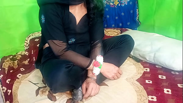 Hitam Baju Buka, Bhabhi Desi Muslim Di Goyang Anjing Sama Kontol Dever, Ngentot Kasar Sampai Muncrat.