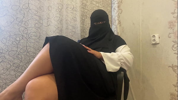 Ibu Tiri Berhijab Arab Lagi Mainin Diri Sendiri.