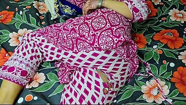 Ibu Tiri Celananya Sobek, Kontol Anak Tiri Masuk Memek Montok Bundar.