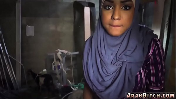 Gadis Arab Remaja Dan Wanita Muslim Goyang Pantat Di Titik Turun, 23km Dari Luar.