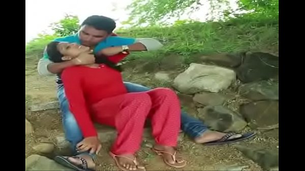 Desi Nafsu Ciuman Panas Dan Remasan Payudara Menggairahkan
