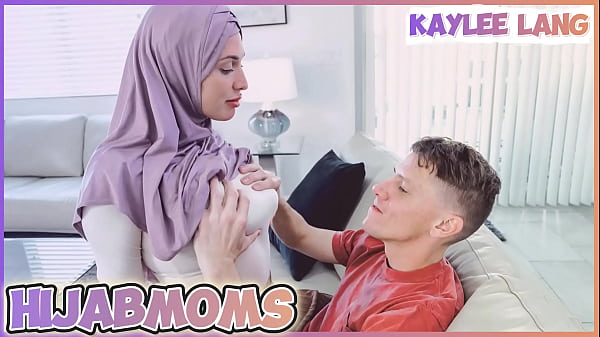Istri Tetangga Yang Rahasia Dan Gatal Banget, Kaylee Lang Si Mami Arab Seksi.