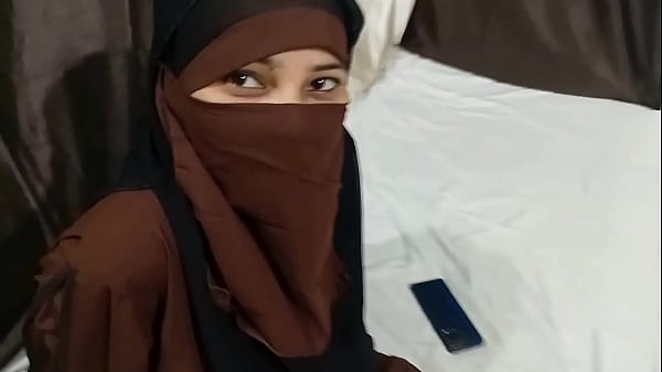 Muslim Kakak Tiri Hot, Di Atas Ranjang Buka Hijab, Minta Digenjot Sama Adik Tiri