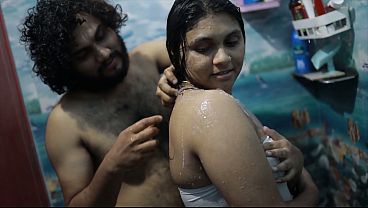 Cewek India Mandi Air Panas, Gebetan Kakak Sendiri, Bikin Makin Basah.