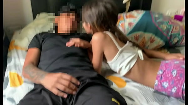 Hermanastra Dan Adik Tiri Gila-gilaan Di Ranjang Saat Ortu Pergi – Cerita Panas Lengkap