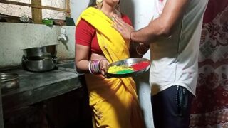 Holi Berubah Jadi Ajang Mesum Panas Antara Devar Dan Bhabhi, Penuh Nafsu Menggoda.