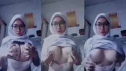 Jilbab Putihnya Ketat, Toket Gede Nurul Maisarah Bikin Makin Liar.