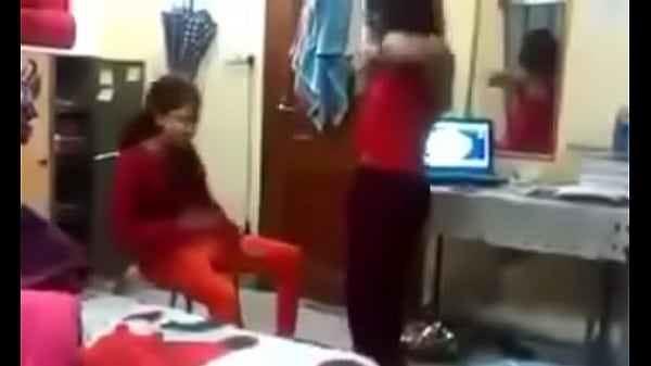 Lucah Di Hostel, Bahasa Hindi Bikin Makin Panas.