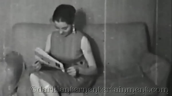 Malam Kelam, Si Ibu Tiri Kirim Kartu Pos Penuh Panas Dan Rahasia.