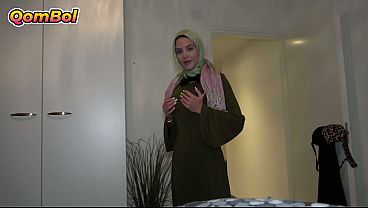 Abis Abis Bokap Nyokap Keluar, Kakak Tiri Hijab Langsung Ngajak Crot Biar Puas.