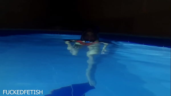 Helen Star Pake Baju Renang Seksi, Topeng Malam Nyetir Di Kolam, Bikin Greget