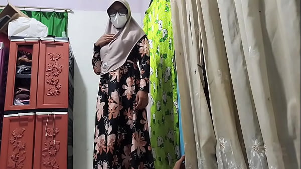 Bu Guru Ngeliat Murid Lagi Colok Colok, Langsung Diajak Crot Bareng
