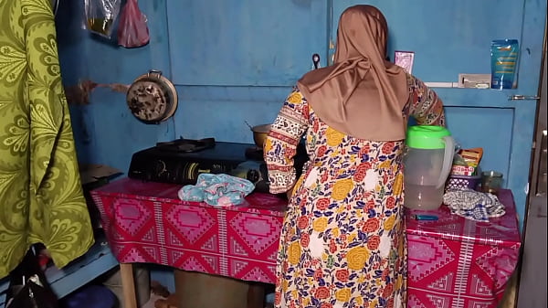 Ngentot Istri Temen Sendiri Pas Lagi Masak, Rasanya Makin Nikmat.