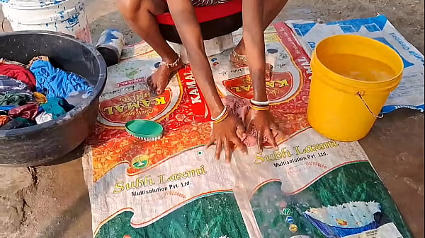 Desi Bhabhi Ke Gaand Me Land, Gaon Ki Biwi Kapde Utaar Ke Chudai Kareli