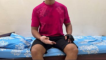 Ibu Tiri Bantu Anak Tiri Yang Luka Mandi, Malah Godain Dia. Akhirnya Ngewe, Hisap Kontolnya, Sebelum Digenjot Keras.