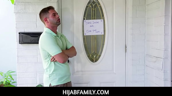 Hijabfamily – Pantat Arab Mulus Dirogoh Sampai Tembus!
