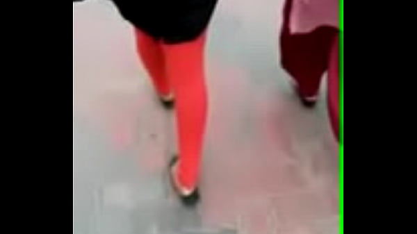Desi Cewek Bengali Goyang-goyang Di Pinggir Jalan, Bikin Ngilu.
