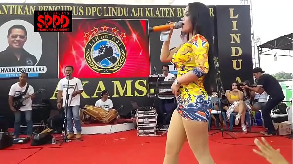 Tari Erotis Indonesia – Sintya Riske, Si Cantik Menggoda Liar Di Atas Panggung