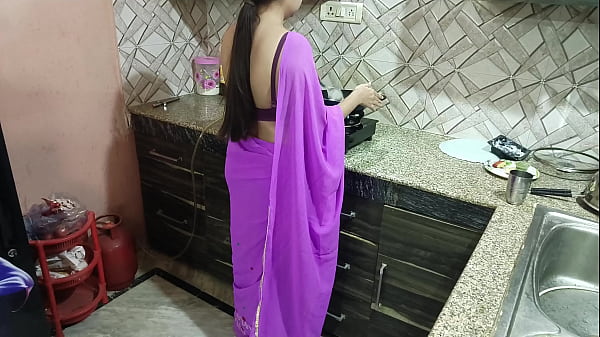 Desi Indian Ibu Tiri Kejutin Anak Tirinya Vivek Di Ulang Tahun, Omongan Kotor Pake Suara Hindi Yang Bikin Makin Panas.