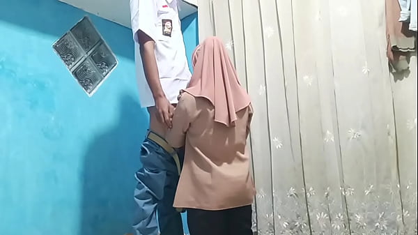 Murid Ngewe Bu Guru Abis Pulang Sekolah, Sampe Basah Kuyup.