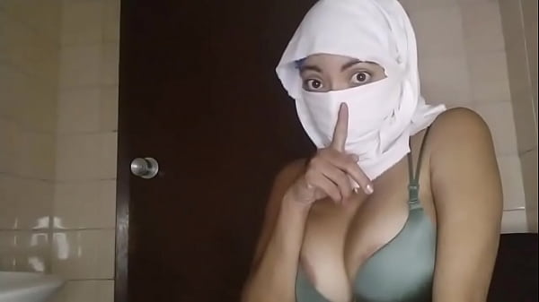 Istri Muslim Arab Yang Horny Banget Mainin Memek Sampai Muncrat Diam-diam Pas Suami Lagi Pergi