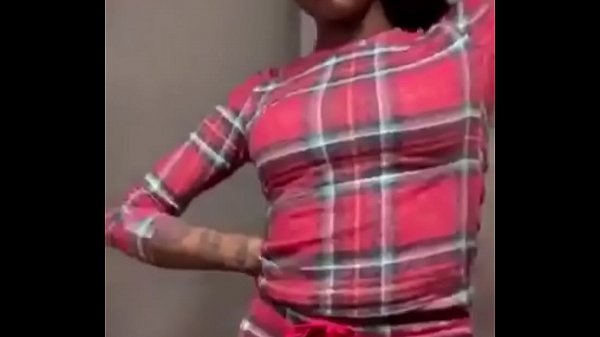 Tonton Asian Doll Goyangin Pantat Montoknya Di Instagram Live Sambil Nyanyi Lagu Baru, Gerakan Mulutnya Bikin Makin Basah.