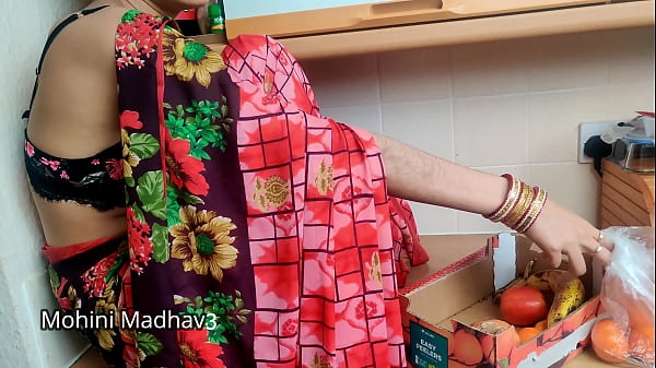 भारतीय देसी फल वाली मालकिन ने भाव तय करने के लिए ग्राहक के साथ जोरदार चुदाई की हिंदी ऑडियो