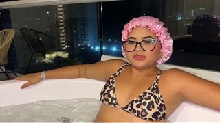 Ibu Tiri Nakal Mandi Telanjang Bareng Anak Tiri Di Jacuzzi, Minta Digenjot Pas Bapak Lagi Pergi.