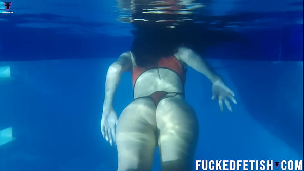 Helen Star Pake Masker Diving Di Kolam, Tubuh Basah Kuyup Bikin Greget.
