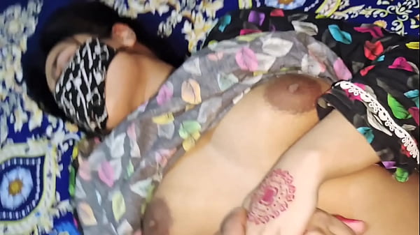 Ibu Tiriku Ngajarin Aku Soal Seks, Ngomong Kotor Sambil Moan Liar Di Ranjang.