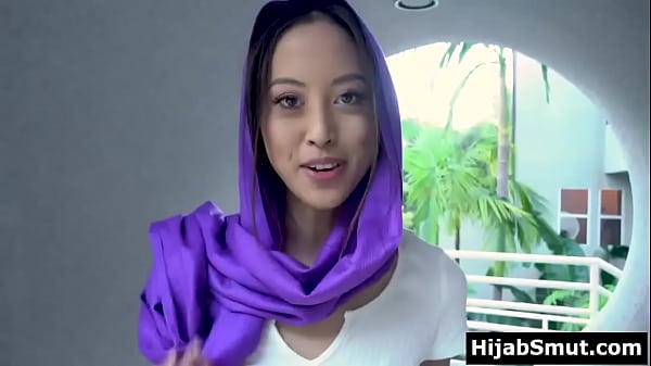 Gadis Muslimah Abege Binal Gak Bisa Berenti Mikirin Ngentot