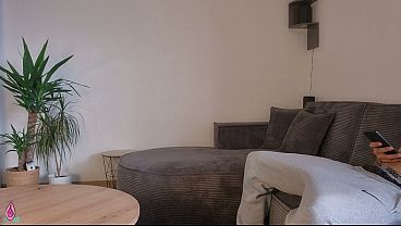 Ibu Tiri Ngeliat Anak Tiri Lagi Tegang, Pas Lagi Bersihin, Bantuin Dia Crot Di Pantat Besarnya Yang Bulat.