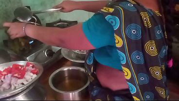 Ibu Rumah Tangga India Masak Seks Dengan Pacar Di Dapur, Bikin Basah Semua.