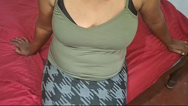 Wanita Asia Santai Sendirian, Siap Digoda Dan Dimanjain.