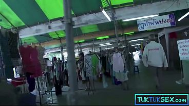 Lidahnya Ditindik, Si Thai Milf Mungil Digarap Dua Bule Liar
