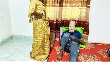 Bhabhi Pake Saree Desi, Suami Ngocok Keras Sampai Muncrat