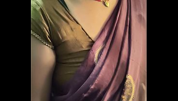 Aku Tertarik Sama Ibu-ibu India Seksi Yang Bikin Ngilu.