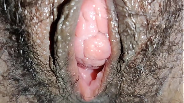Desi Bhabhi Ki Chut Garam Aur Rasili Hai