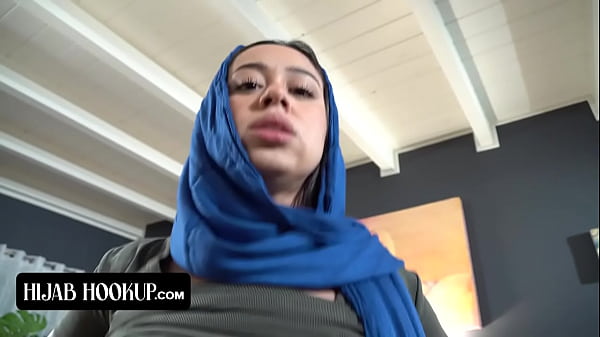 Nakal Banget Sih, Cewek Arab Ini Ngewe Mulut Abang Tirinya Biar Diem, Biar Rahasia Mereka Nggak Bocor Ke Ortu Tiri Yang Galak.