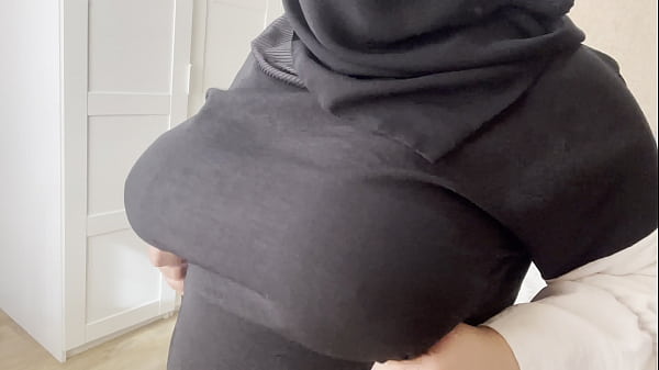 Temen Gue, Istrinya Orang Arab, Nunjukin Teteknya