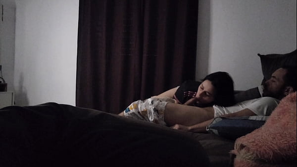 Tia Gatal Sengaja Atur Biar Bisa Rebahan Bareng Ponakan Di Sofa, Badan Dempet-dempetan.