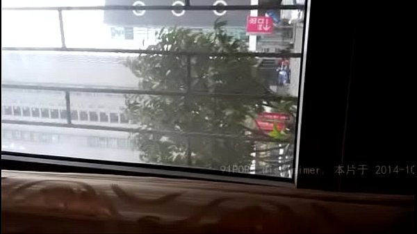 中国人浩哥在闺蜜饭桌上下狠手,把她干到腿软求饶。