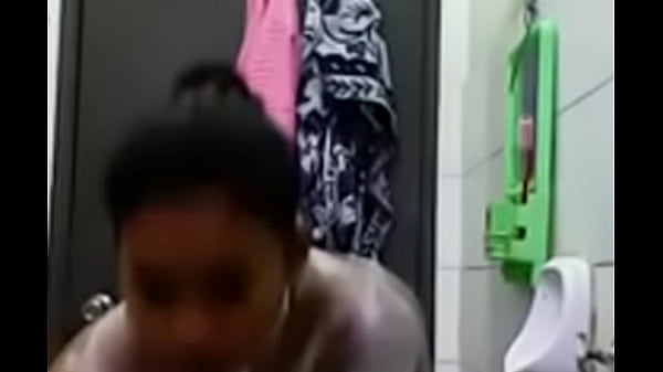 Narsis Abis, Goyangin Kontol Di Depan Cermin Sambil Ngelihatin Tubuh Sendiri.