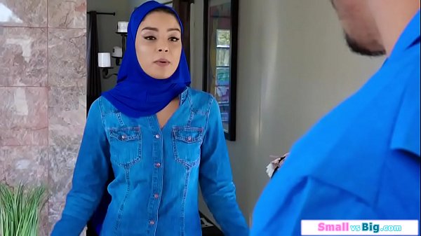Remaja Arab Digoyang Dua Pria Kekar Sampai Meraung-raung