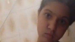 Mandi Sambil Colmek, Cewek India Horny Di Mms